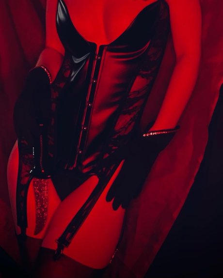 Reina Nyx Nocturna model pornographic archive