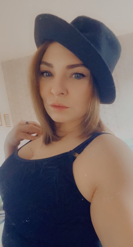 _Little Wonders gentlemans lounge perfect pornstar photo