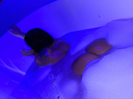 Olivia Kiss nude star picture