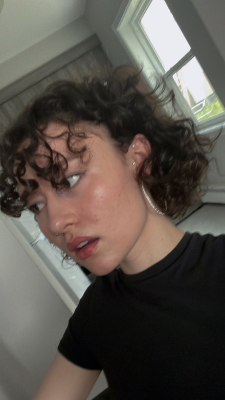 Olivia Ray nude actress picture