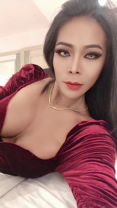 TS Paeng sex model images