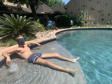 Ellen DeGenderless model hd pic