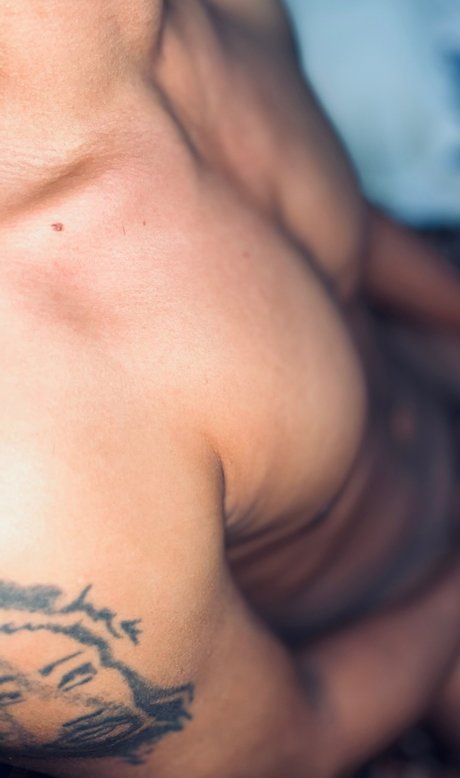 Daniel Ram rez erotic model photo