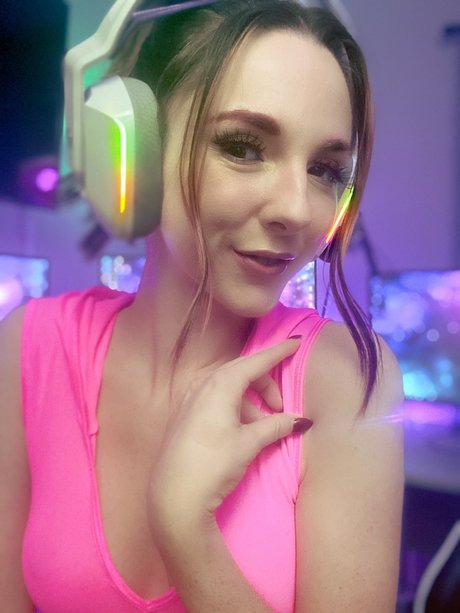 Aladora pornstar sexy img