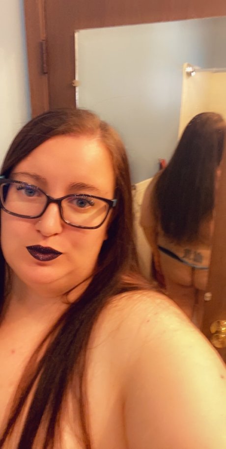 Aleigha pornographic model image