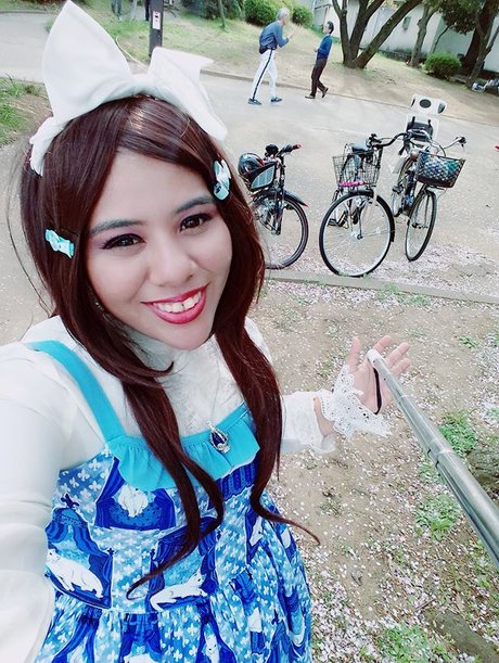 Akii chan naked pornstar pics