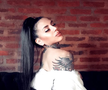 Lucyfer art model picture