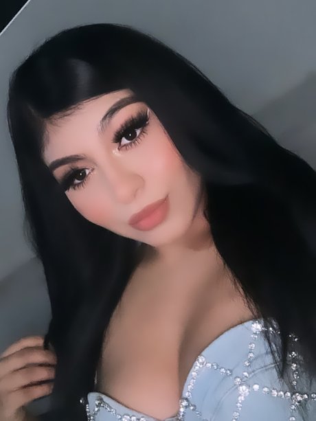 Alegria VG pretty model image