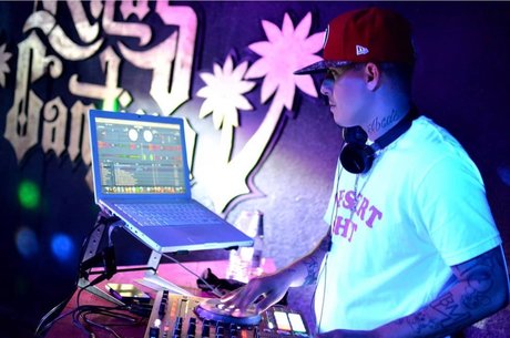 Peter Grandee erotic actress picture