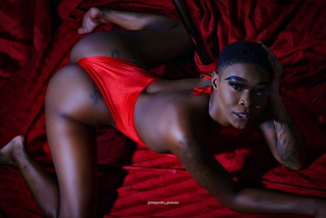 Pretty Daj erotic star image