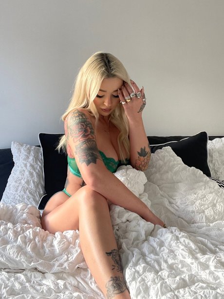 Penny Priest nudes model gallery