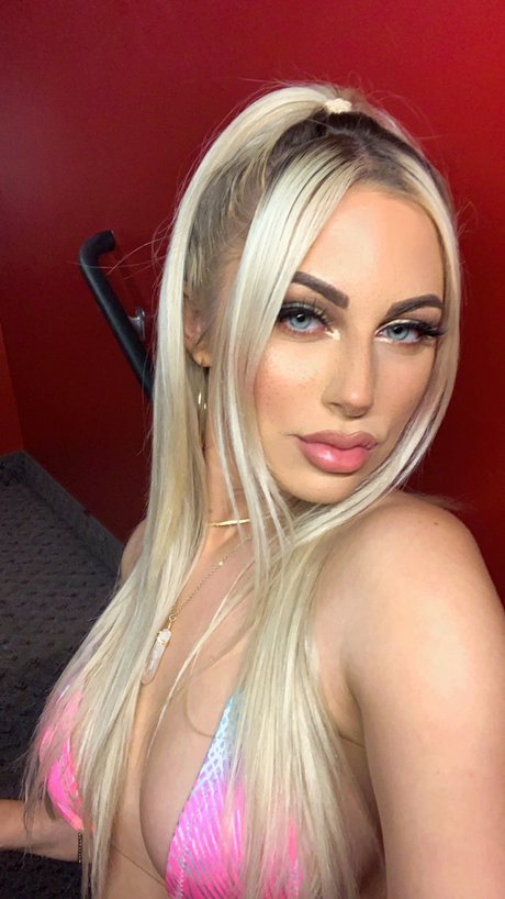 Miss Divine pornstar xxx photo