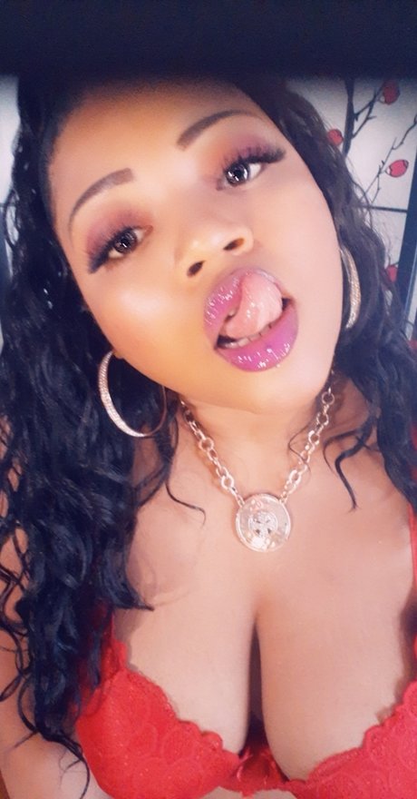 Cherry Pie model naked images