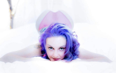 Phoenix Moonstone sexy actress pic