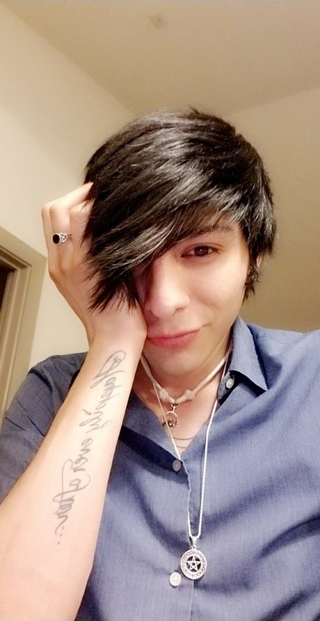 Phoenix cross model nudes pictures