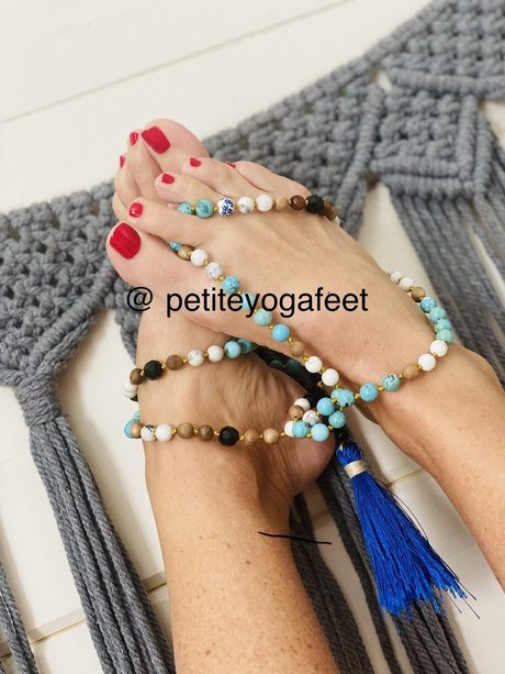 Miss petite yoga feet sexy model images