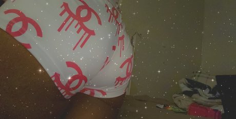 PetiteChclte model sexy pics