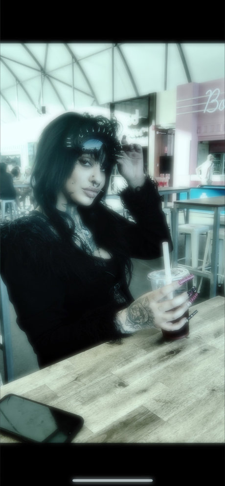 Ur local Goth girlie sexy pornstar img