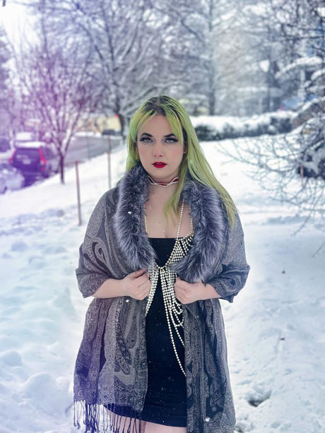 Countess Narkisssa model nude images