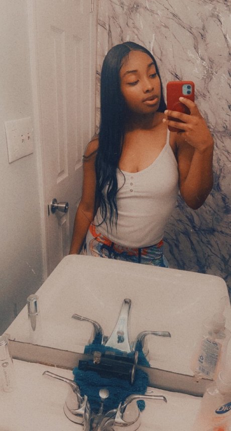 Sneakypeaks model sex pic