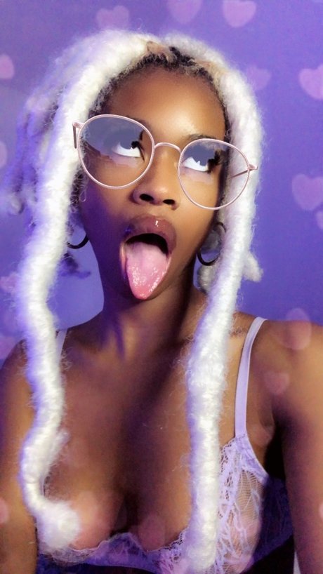 Chloe suux erotic pornstar picture