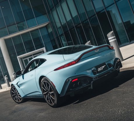 Only Cars pornstar pretty pics