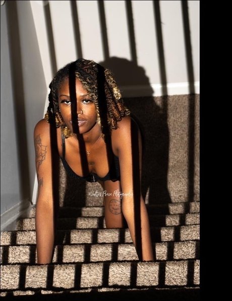 Smiley Wiley free model pictures