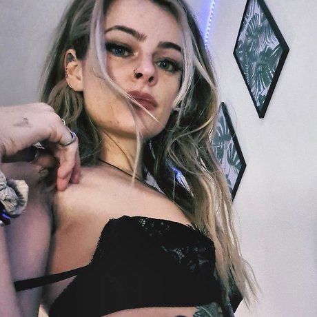 PlantyHoe_ model naked pics