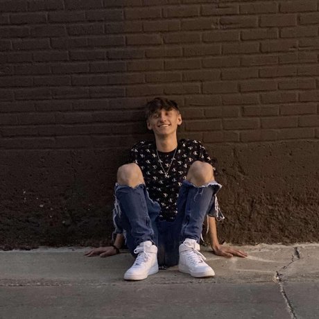 Tristan Selland porn model pictures