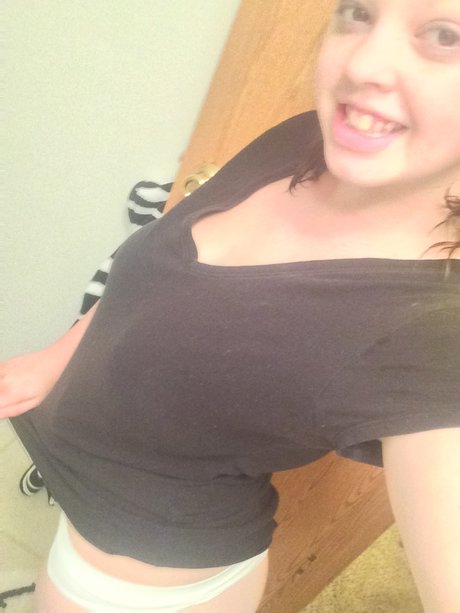 Miranda West model hd pics