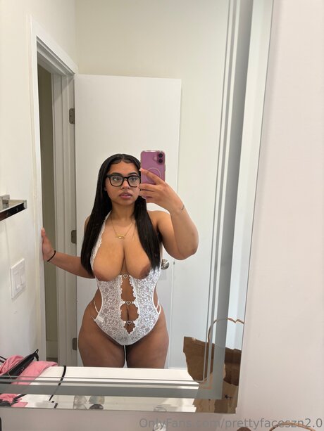 PrettyFaceSzn Naomi Nash pornstar perfect pic