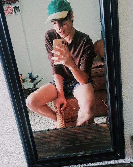 Daniel Darez pretty model pic