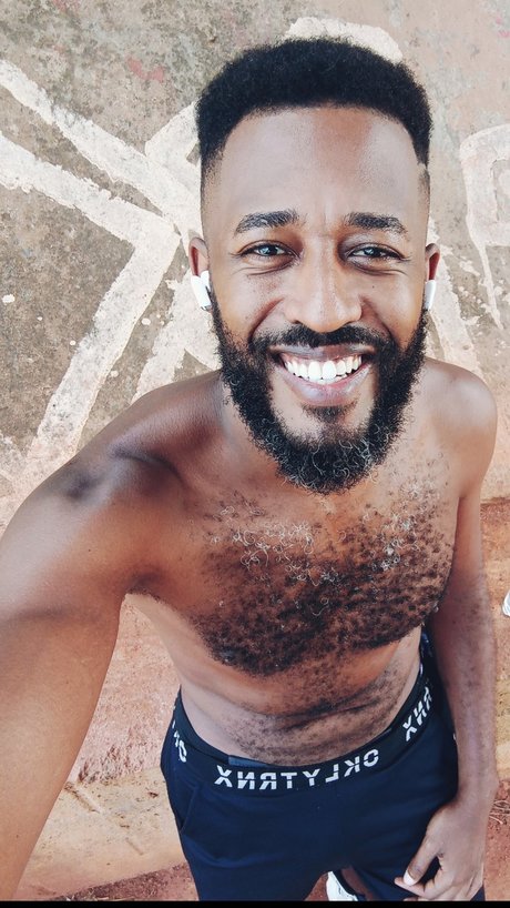 PRETTOZL star erotic image