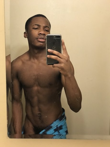 F A M O S D A E model naked gallery