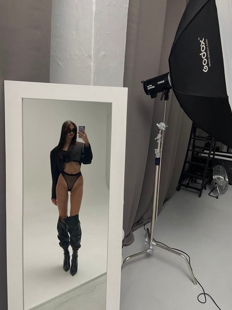 Polly_ model pornographic archive