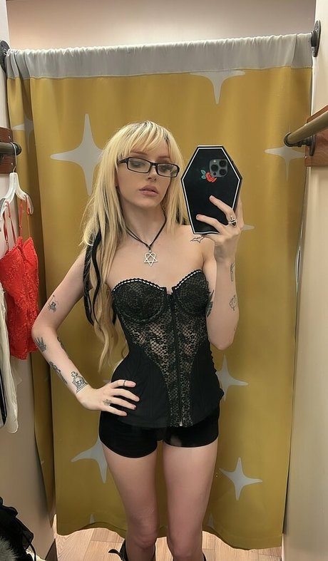 Kirsten Kaye nude actress pics