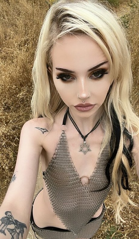 Kirsten Kaye star nude pic