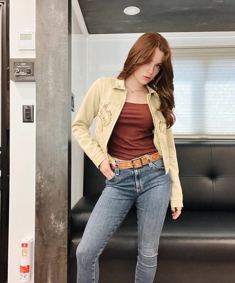 Violet Brinson top actress images