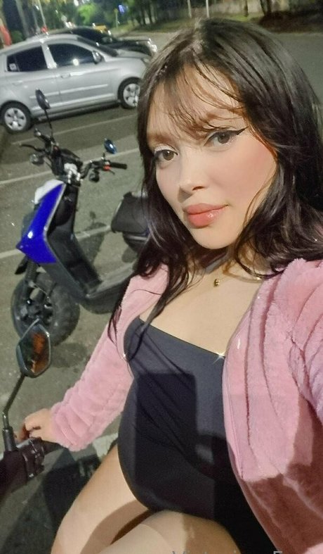 bu1terfly model adult image