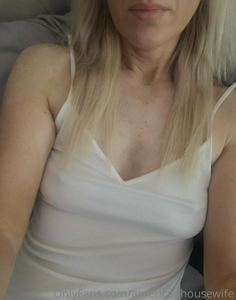 americanhousewife model top pictures