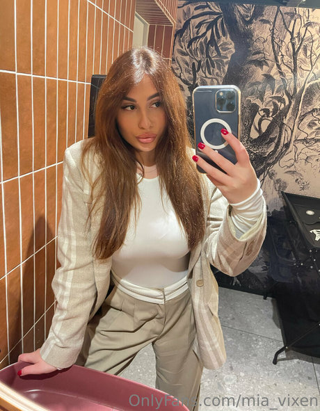 mia vixen erotic model pictures