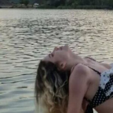 Willokhlass sexy model pictures