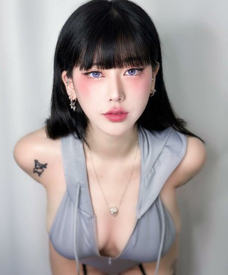 Naughty Rabbit pornographic model pics