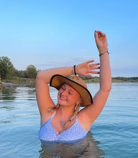 Anya Marie pornstar sexy galleries