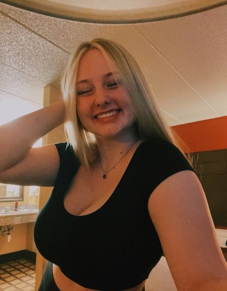 Anya Marie model high quality image