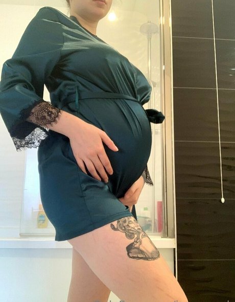 jeanneosk model naked image