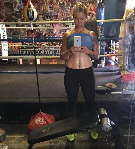 thedanavespoli hot star photo