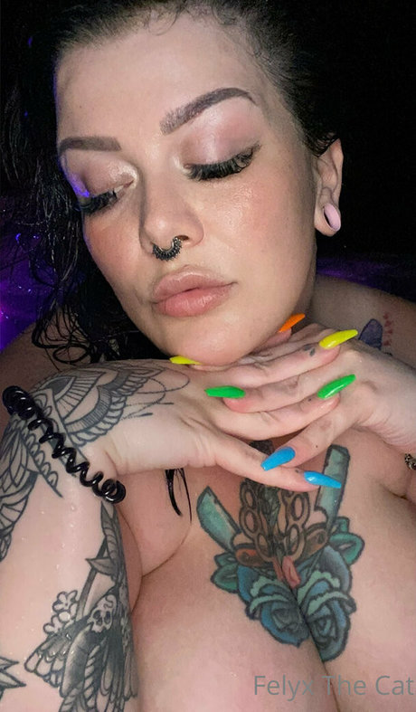 babe brunette onlyfans free images