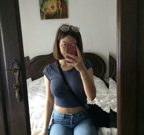 abrunamagalhaes erotic actress pic