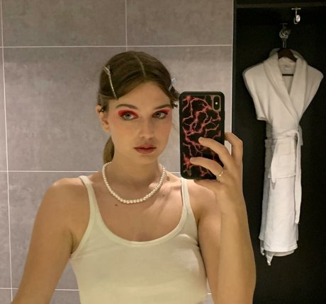 abrunamagalhaes beautiful actress img